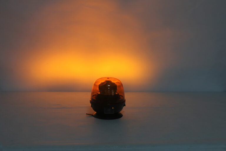 Battery Beacon, ECE R65, CISPR25, R10, IP67, Remote controlled, incl fob, 3 x flash + 4 rotate, Magnetic base + suction cup mount - Image 7